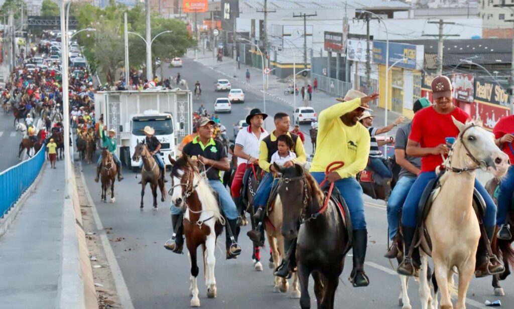 Prefeito sanciona lei e transforma Feira de Santana na capital das cavalgadas